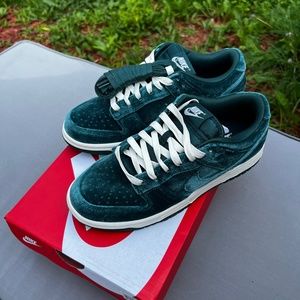 Nike Dunk Teal Velvet Sneaker